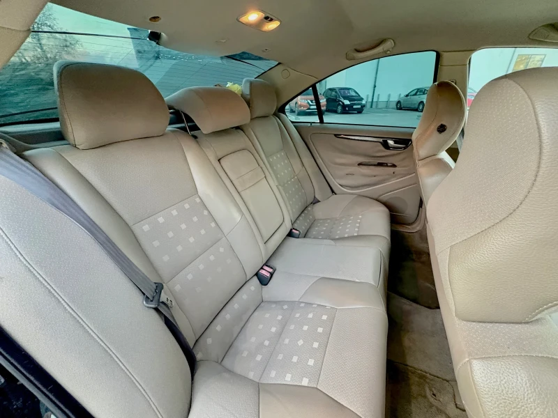 Volvo S60 2.4i, снимка 7 - Автомобили и джипове - 52675855