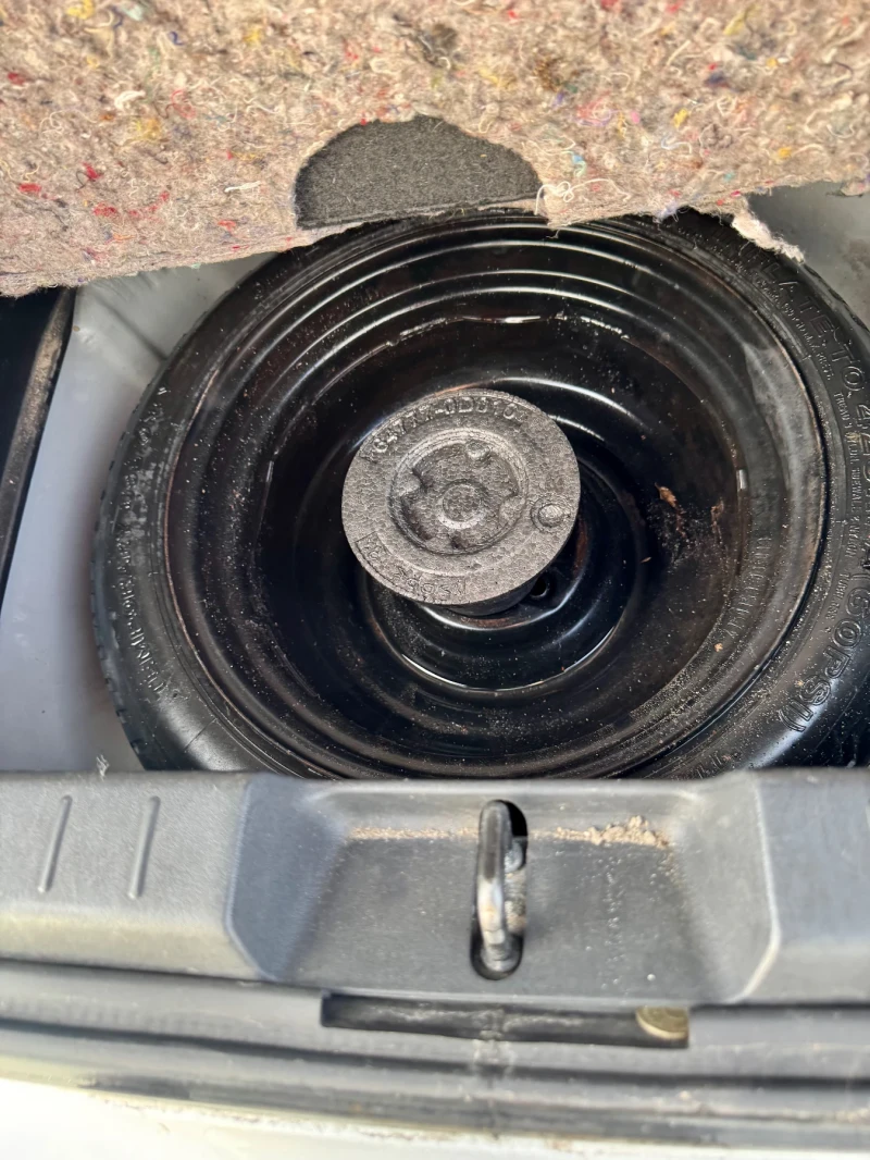 Toyota Yaris 1.3vvt-i, снимка 13 - Автомобили и джипове - 53451430