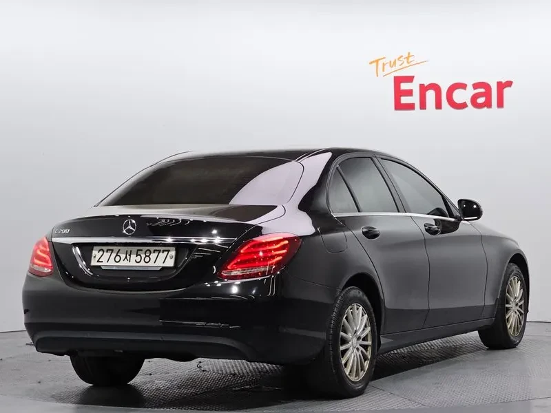 Mercedes-Benz C 200, снимка 4 - Автомобили и джипове - 54911364