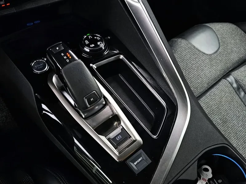 Peugeot 5008 1.5 Bluehdi Allure, снимка 9 - Автомобили и джипове - 55920136