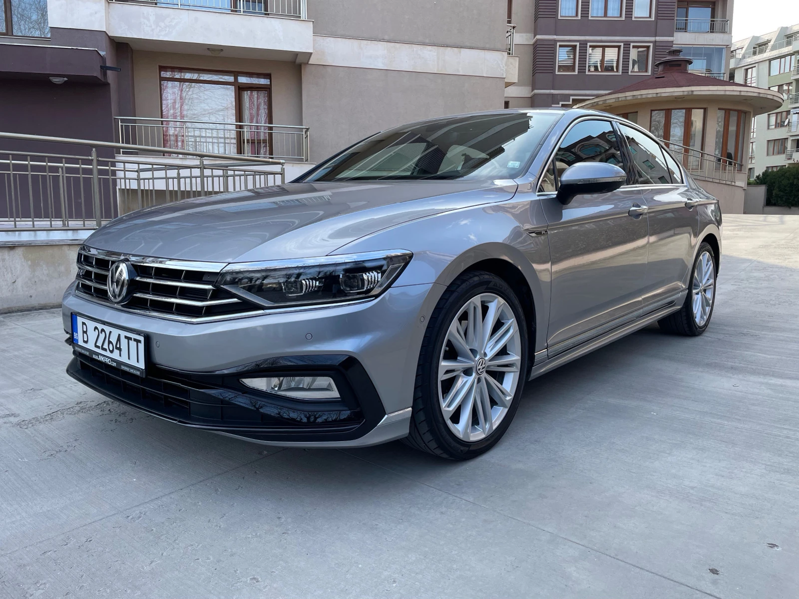 VW Passat R-Line 2.0 TSI 190 кс - изображение 3