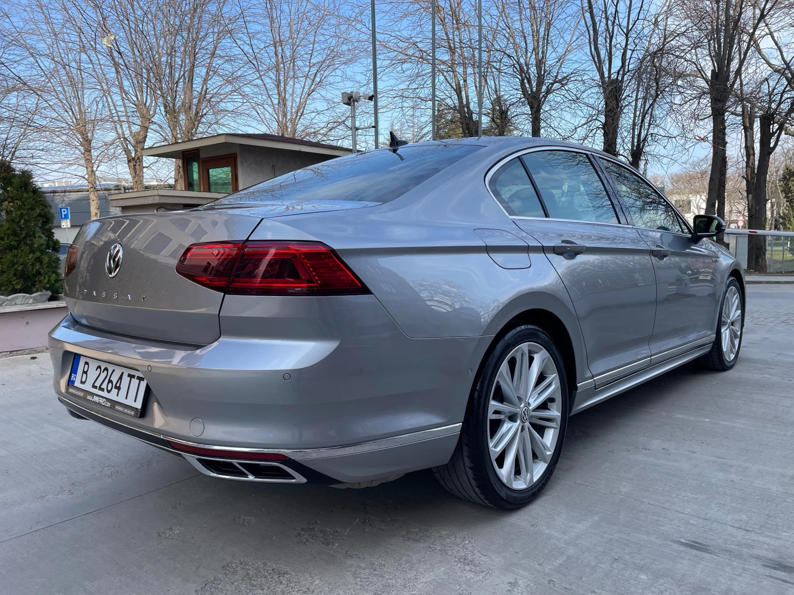 VW Passat R-Line 2.0 TSI 190 кс - изображение 7