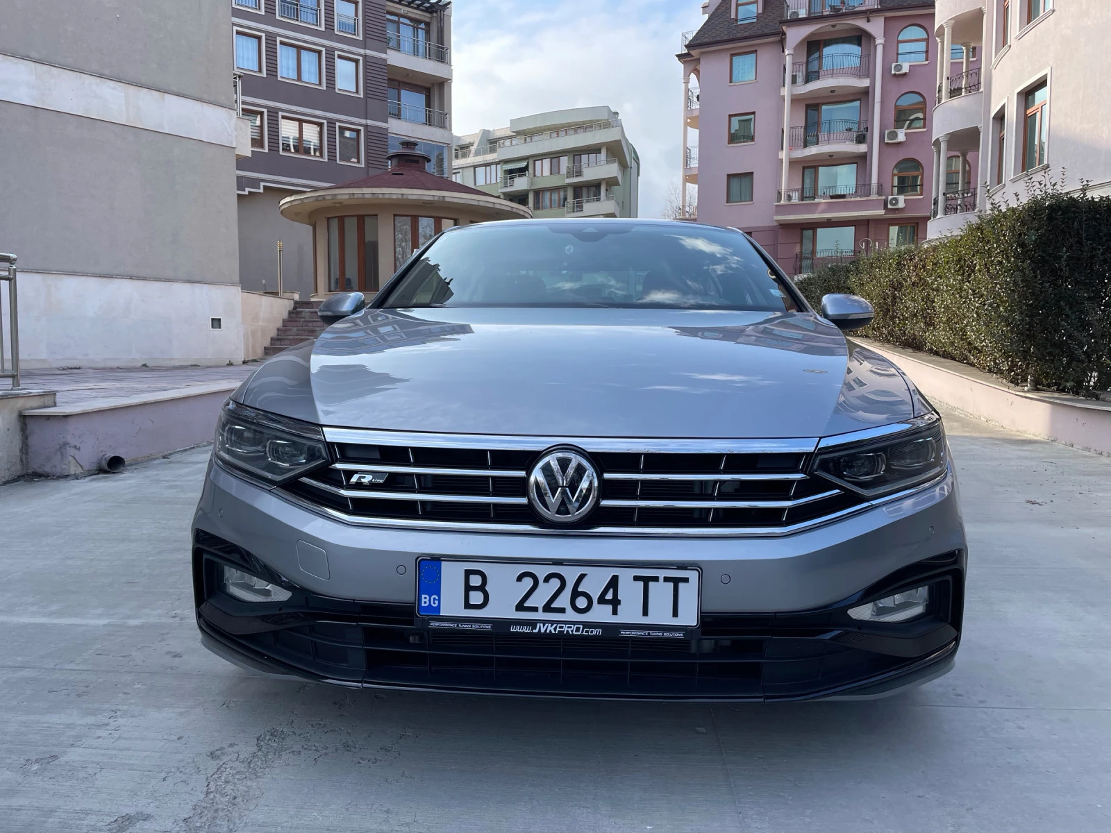 VW Passat R-Line 2.0 TSI 190 кс - изображение 2