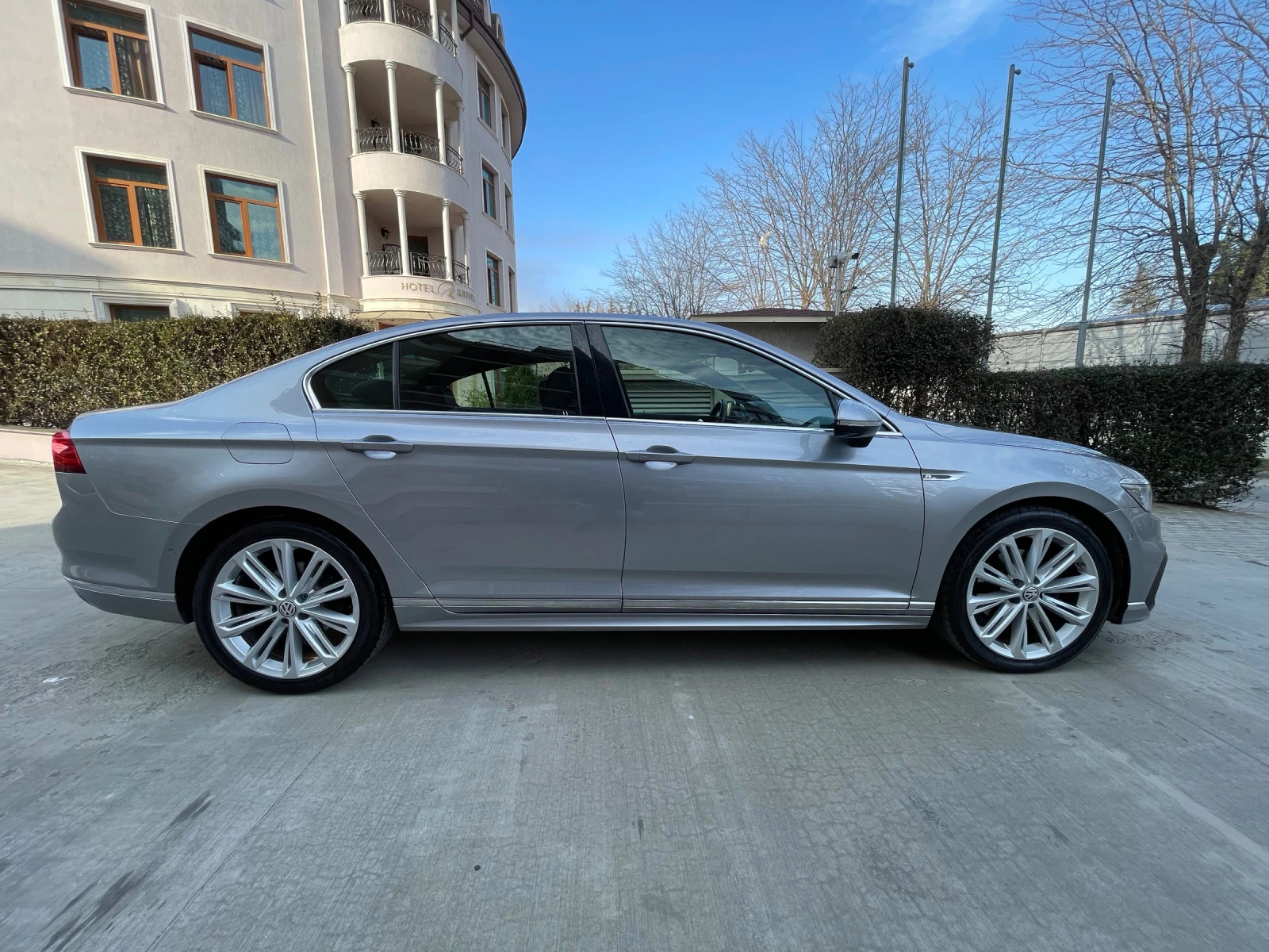 VW Passat R-Line 2.0 TSI 190 кс - изображение 8