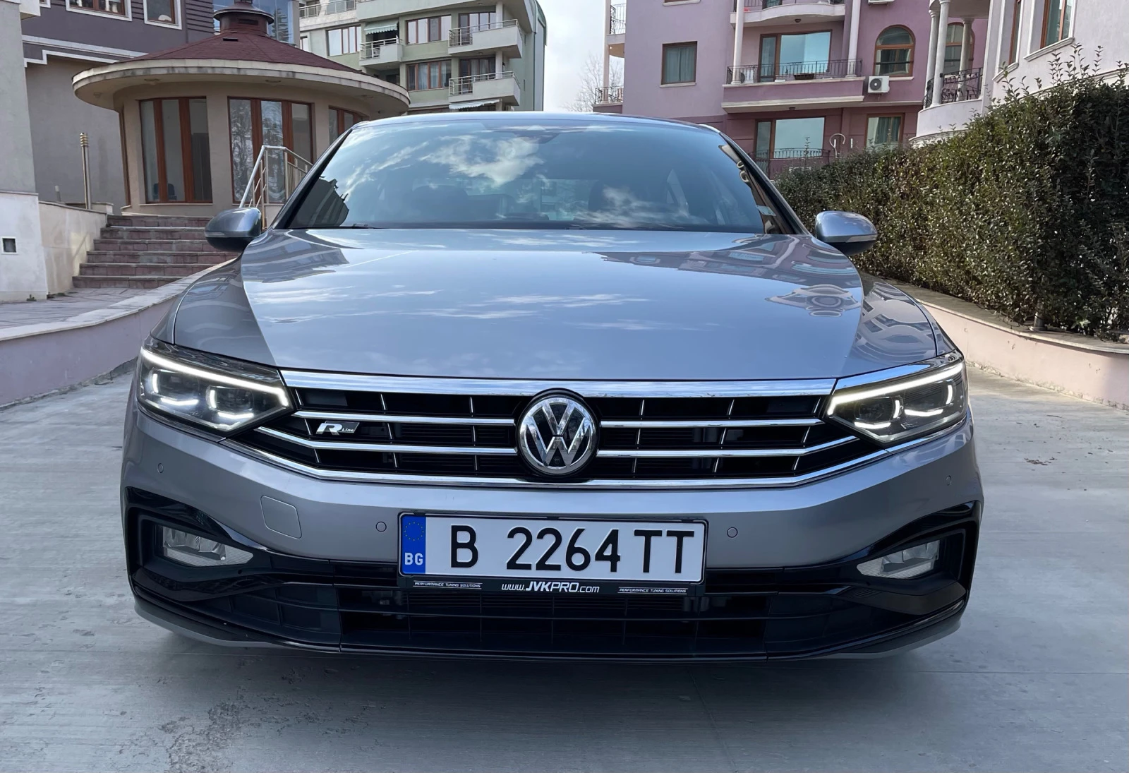 VW Passat R-Line 2.0 TSI 190 кс - изображение 9