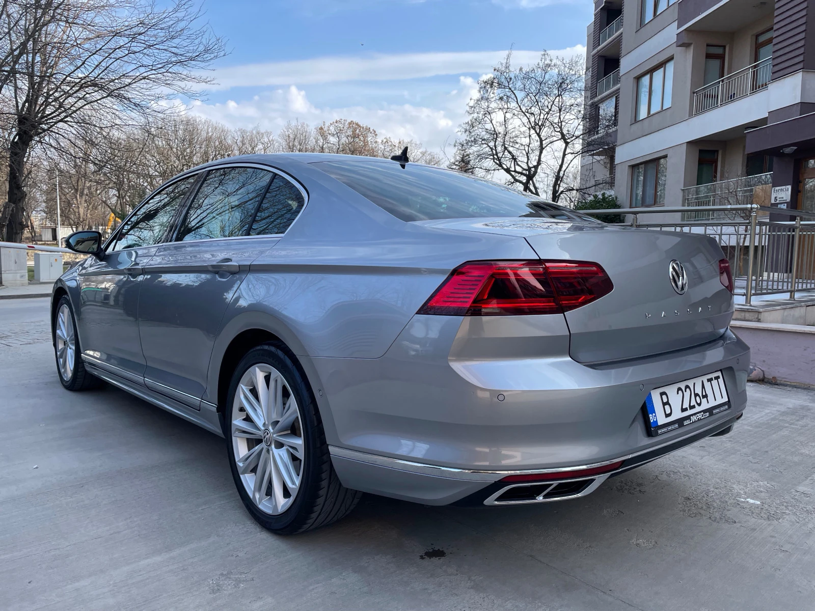 VW Passat R-Line 2.0 TSI 190 кс - изображение 5