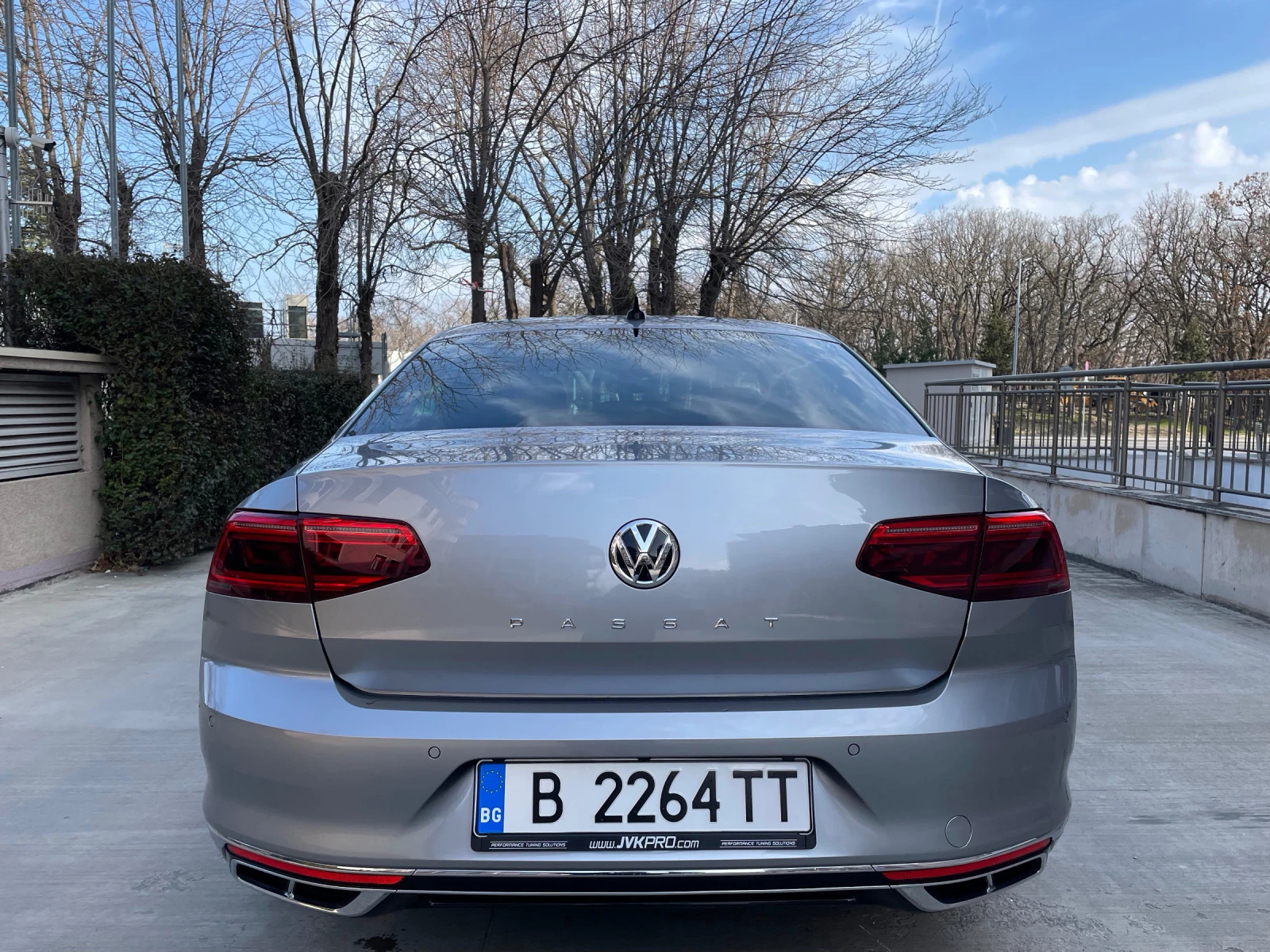 VW Passat R-Line 2.0 TSI 190 кс - изображение 6