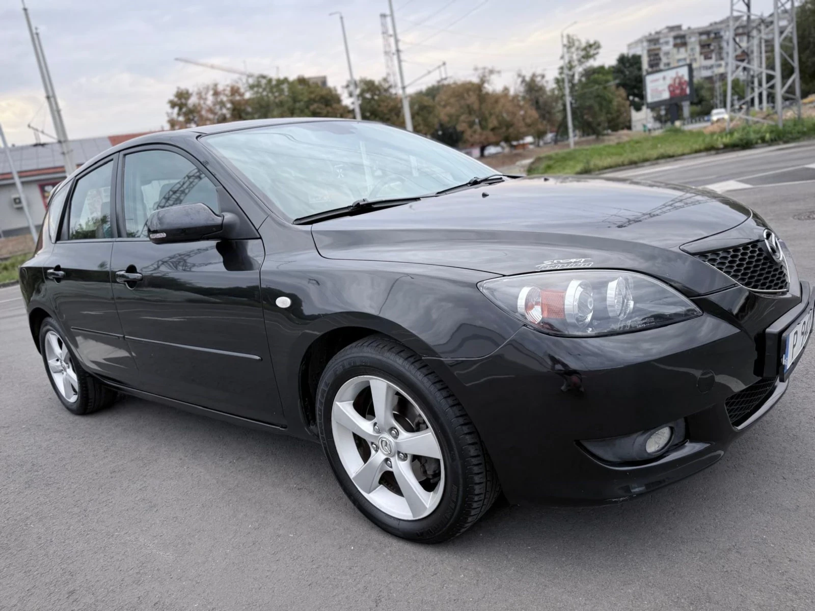 Mazda 3 ВСИЧКО ПЛАТЕНО/ЛЕТНИ И ЗИМНИ ГУМИ/ОБСЛУЖЕН ! ! ! - изображение 4