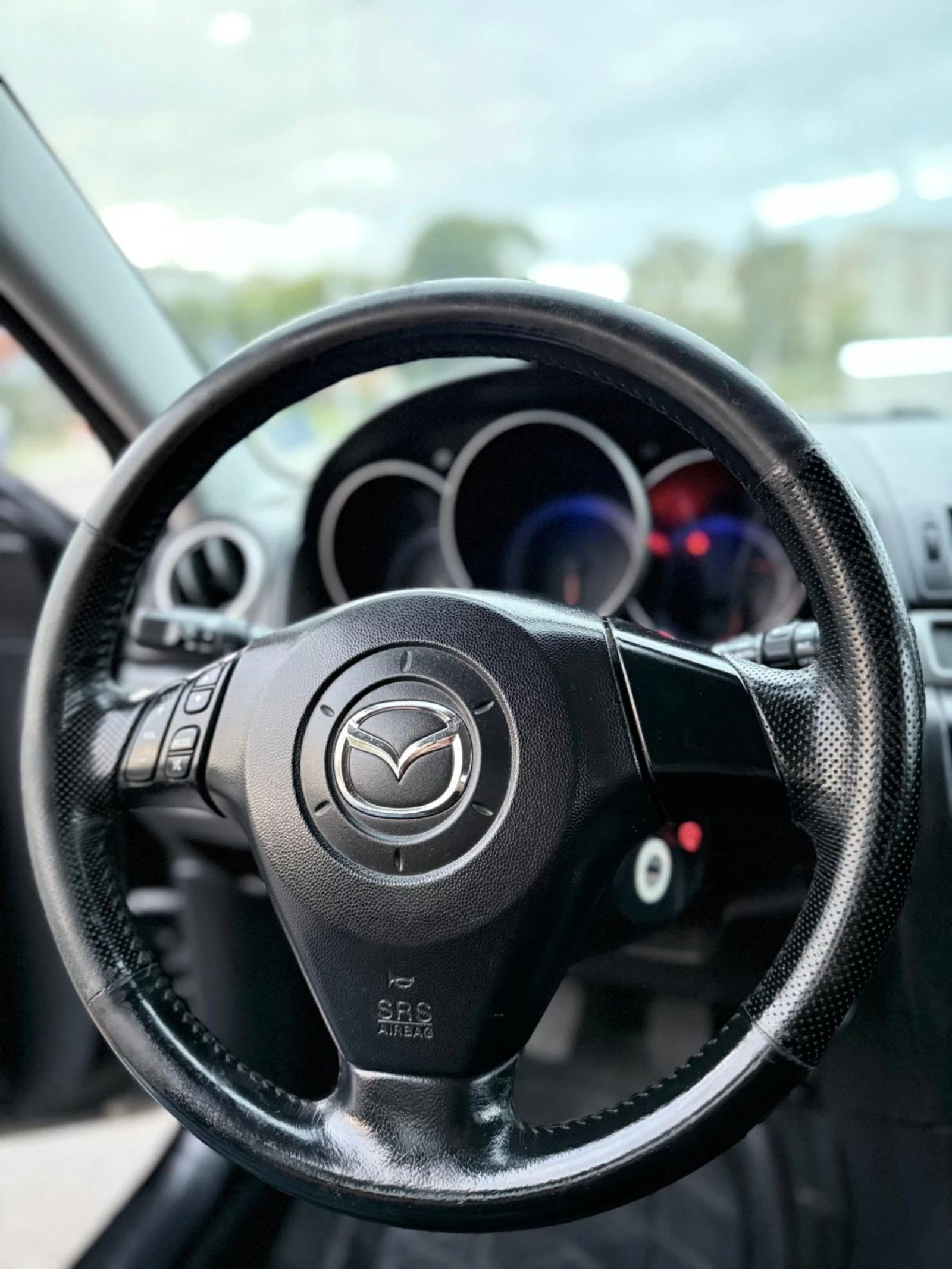 Mazda 3 ВСИЧКО ПЛАТЕНО/ЛЕТНИ И ЗИМНИ ГУМИ/ОБСЛУЖЕН ! ! ! - изображение 10