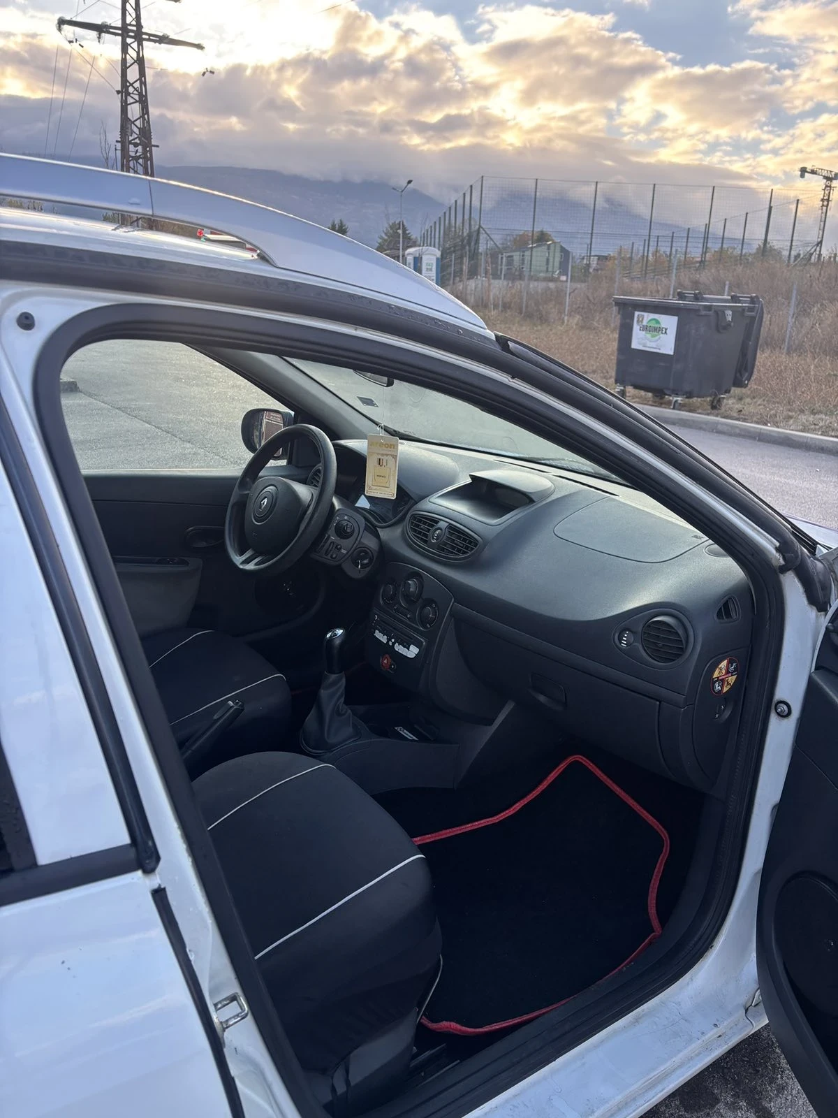 Renault Clio 1.5 DCI, снимка 6 - Автомобили и джипове - 56682460
