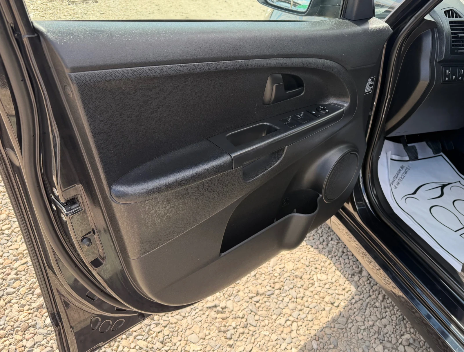 Kia Venga 1.4CRDI 90kc 6 скорости, снимка 11 - Автомобили и джипове - 55286375