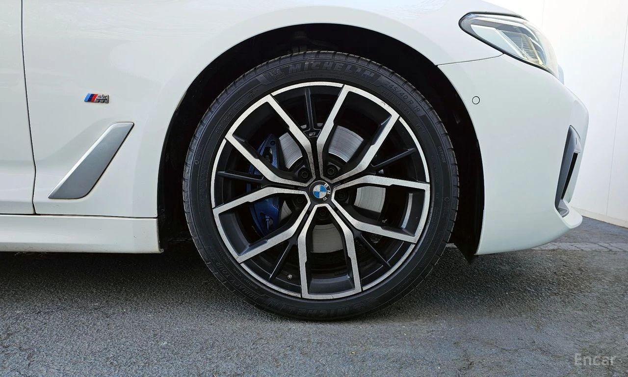 BMW 530 * ФИКСИРАНА ЦЕНА ДО БЪЛГАРИЯ * АВТОКРЕДИТ, снимка 6 - Автомобили и джипове - 55398737
