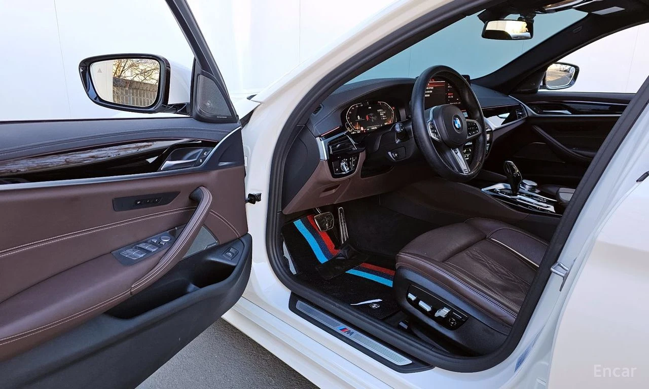 BMW 530 * ФИКСИРАНА ЦЕНА ДО БЪЛГАРИЯ * АВТОКРЕДИТ, снимка 12 - Автомобили и джипове - 55398737