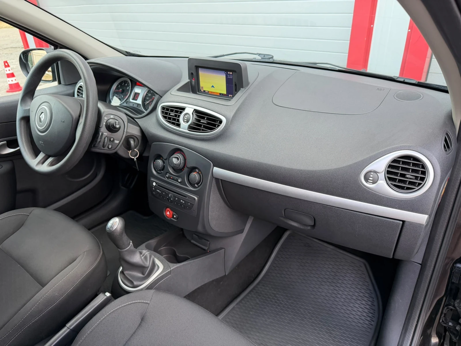 Renault Clio 1.2I TOMMPTON NAVI START STOP 80 000KM!!! ЛИЗИНГ!!, снимка 15 - Автомобили и джипове - 56023171