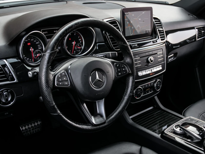 Mercedes-Benz GLE 400 4Matic / AMG / PANO / 360 / Harman-Kardon / FULL, снимка 12 - Автомобили и джипове - 52749817