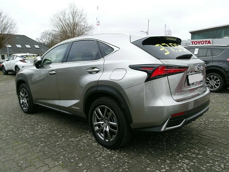 Lexus NX 300h Executive E-Four - изображение 4