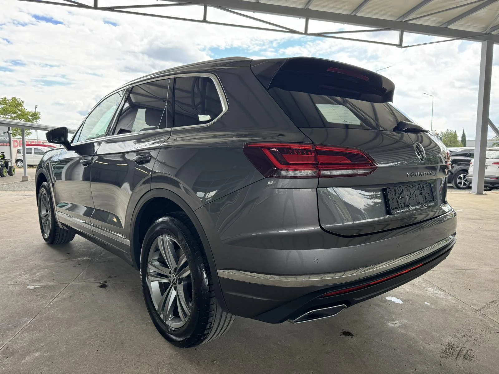VW Touareg 3.0TDI* 231ps* НАВИ* КОЖА* КАМЕРА, снимка 3 - Автомобили и джипове - 55207379