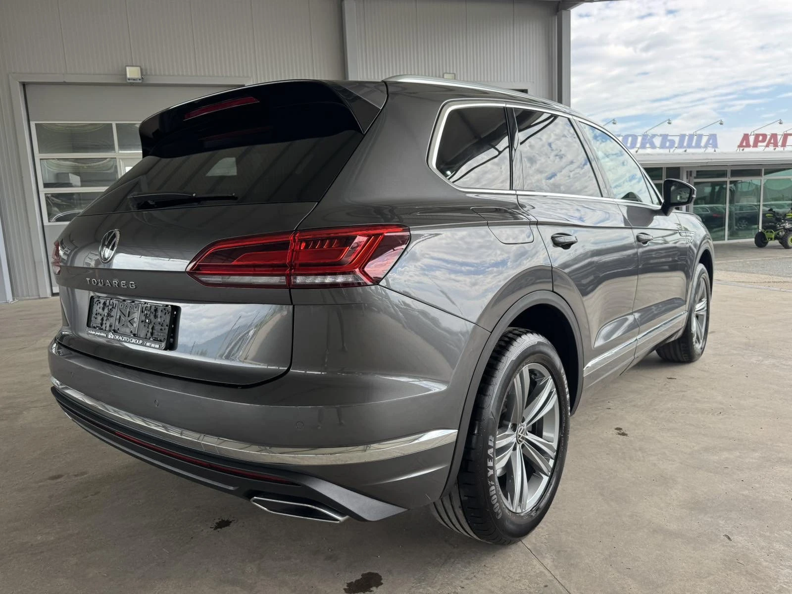 VW Touareg 3.0TDI* 231ps* НАВИ* КОЖА* КАМЕРА, снимка 5 - Автомобили и джипове - 55207379
