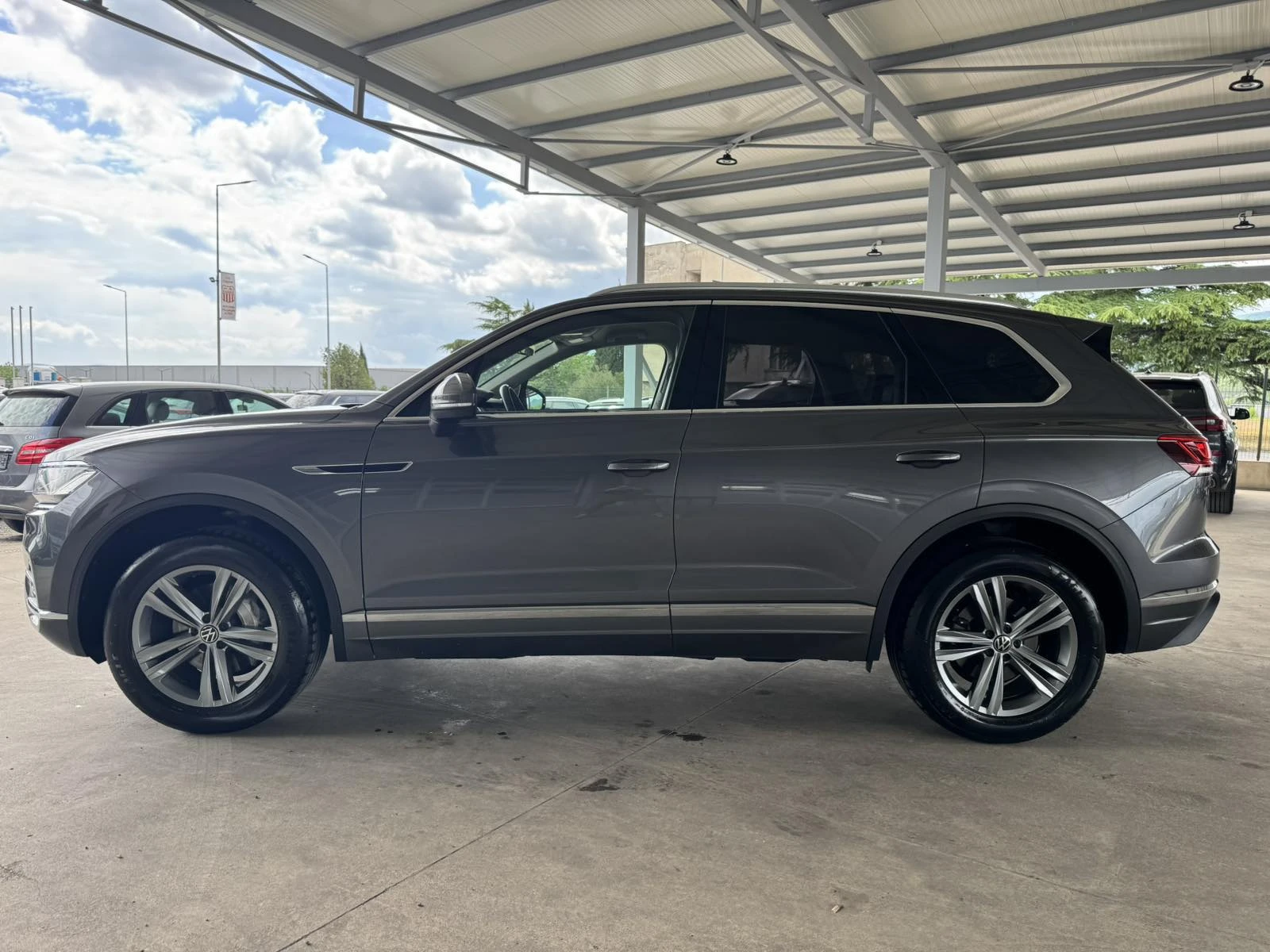 VW Touareg 3.0TDI* 231ps* НАВИ* КОЖА* КАМЕРА, снимка 2 - Автомобили и джипове - 55207379