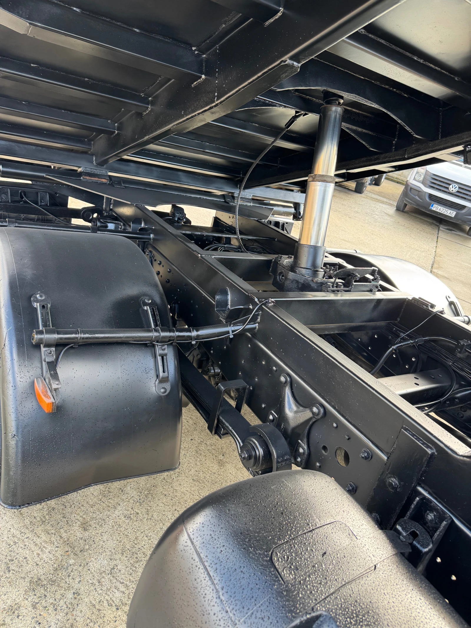 Mercedes-Benz 1114 HIAB 071 , тристранен самосвал - изображение 8