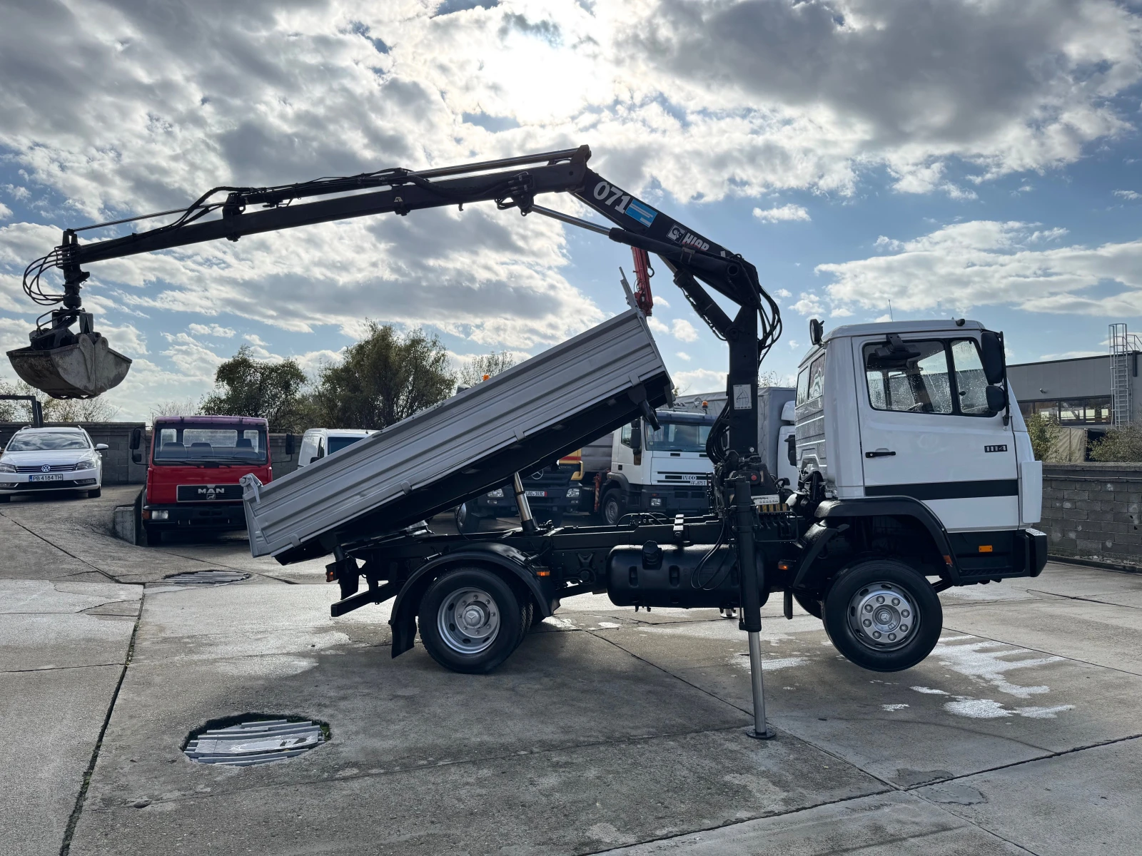 Mercedes-Benz 1114 HIAB 071 , тристранен самосвал - изображение 5