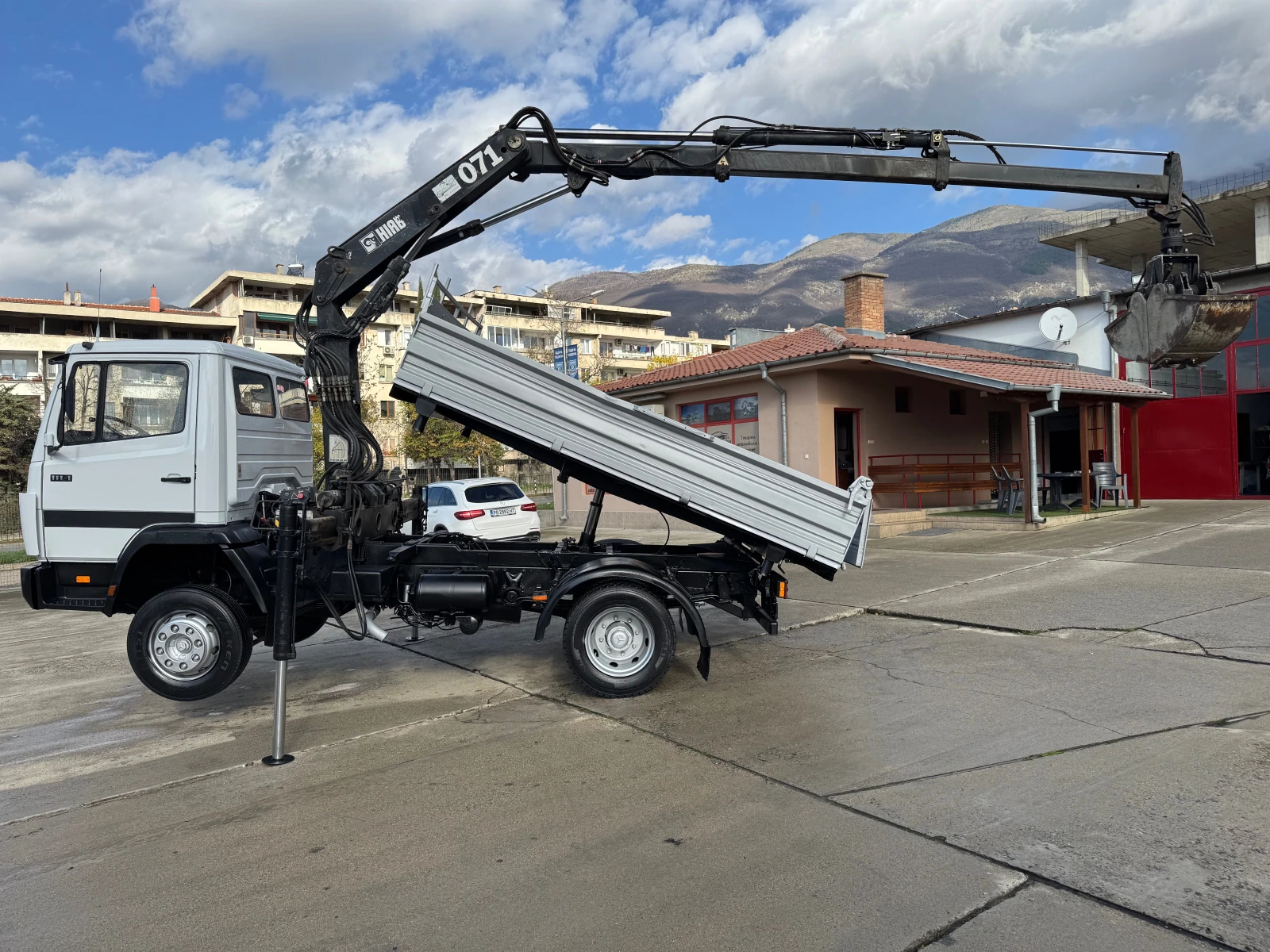 Mercedes-Benz 1114 HIAB 071 , тристранен самосвал - изображение 2