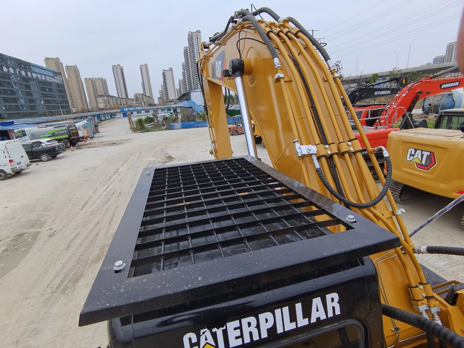����� Cat 330 | Mobile.bg � ����������� 12
