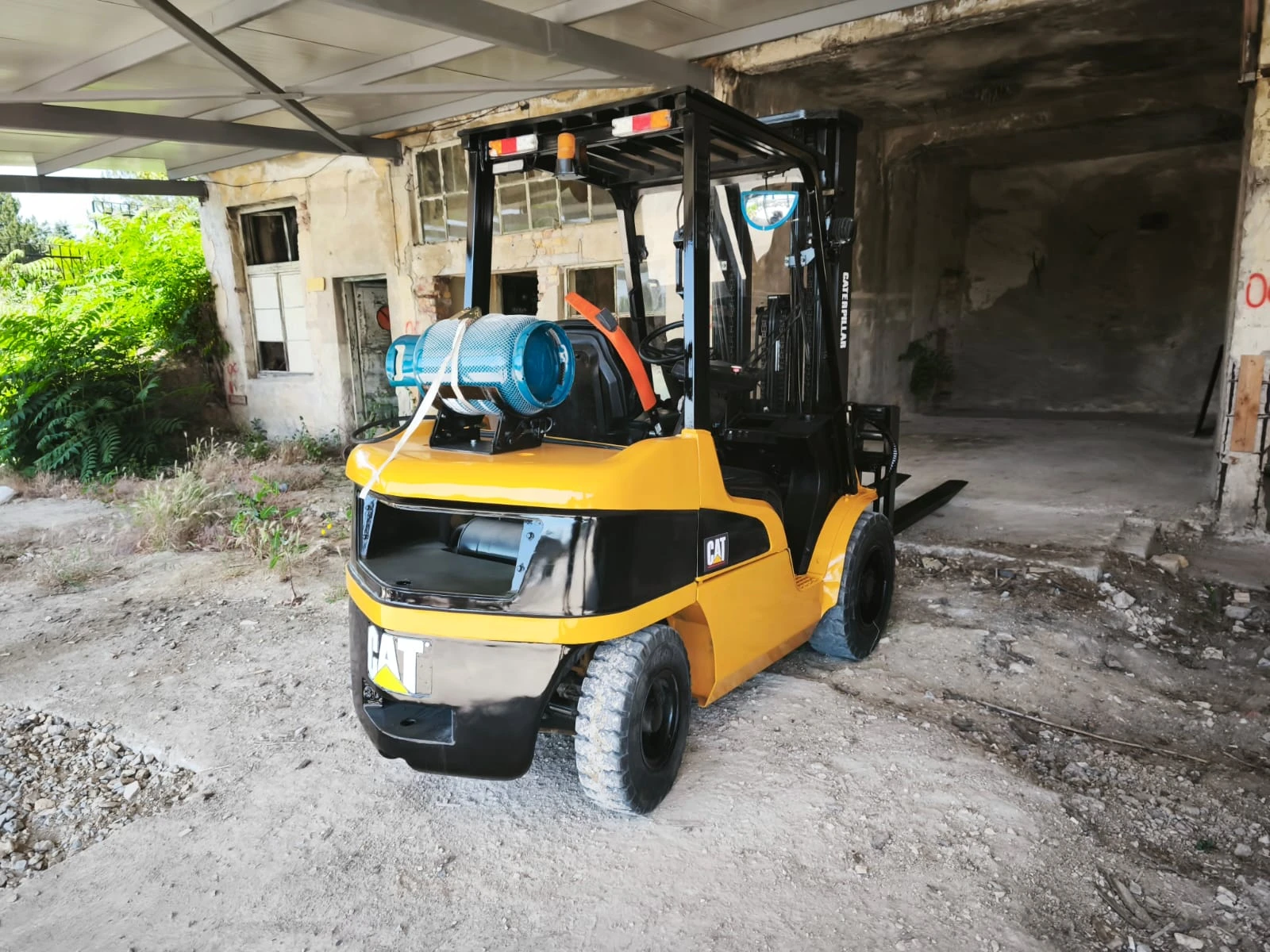 ������� Cat | Mobile.bg � ����������� 4