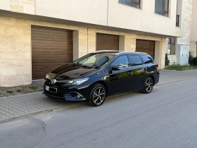 Toyota Auris 1.8Hybrid e-CVT Edition S Facelift- в Гаранция, снимка 1