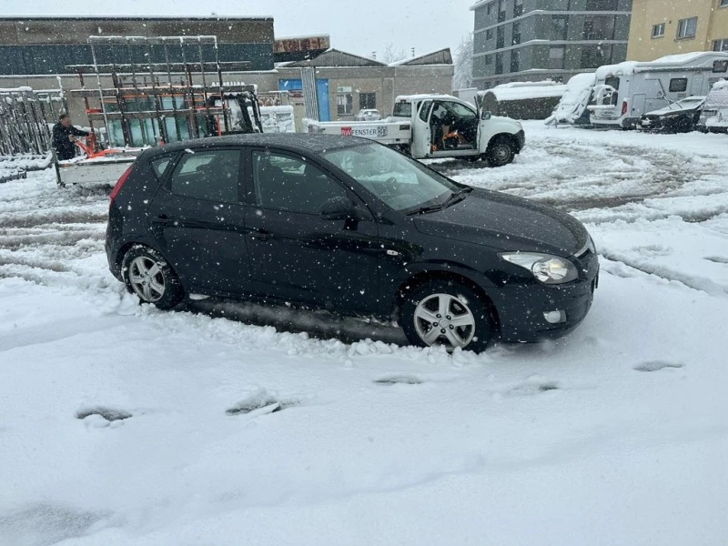 Hyundai I30 1.6i 16V Swiss Aut., снимка 3 - Автомобили и джипове - 43451826