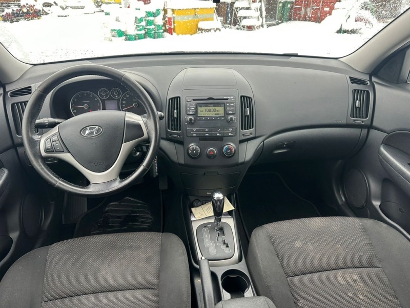 Hyundai I30 1.6i 16V Swiss Aut., снимка 8 - Автомобили и джипове - 43451826