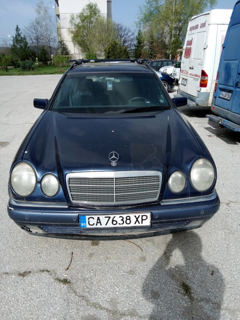 Mercedes-Benz E 220 CDI, снимка 4 - Автомобили и джипове - 47224013