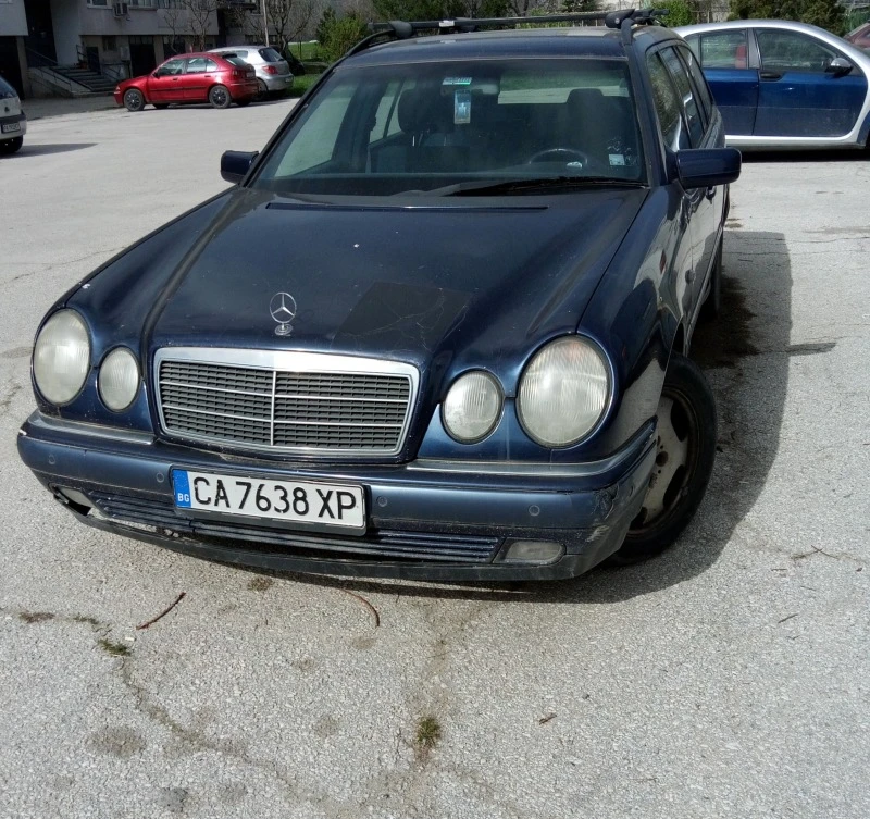 Mercedes-Benz E 220 CDI, снимка 1 - Автомобили и джипове - 47224013