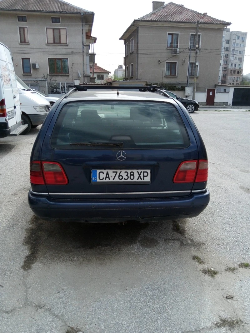 Mercedes-Benz E 220 CDI, снимка 5 - Автомобили и джипове - 47224013