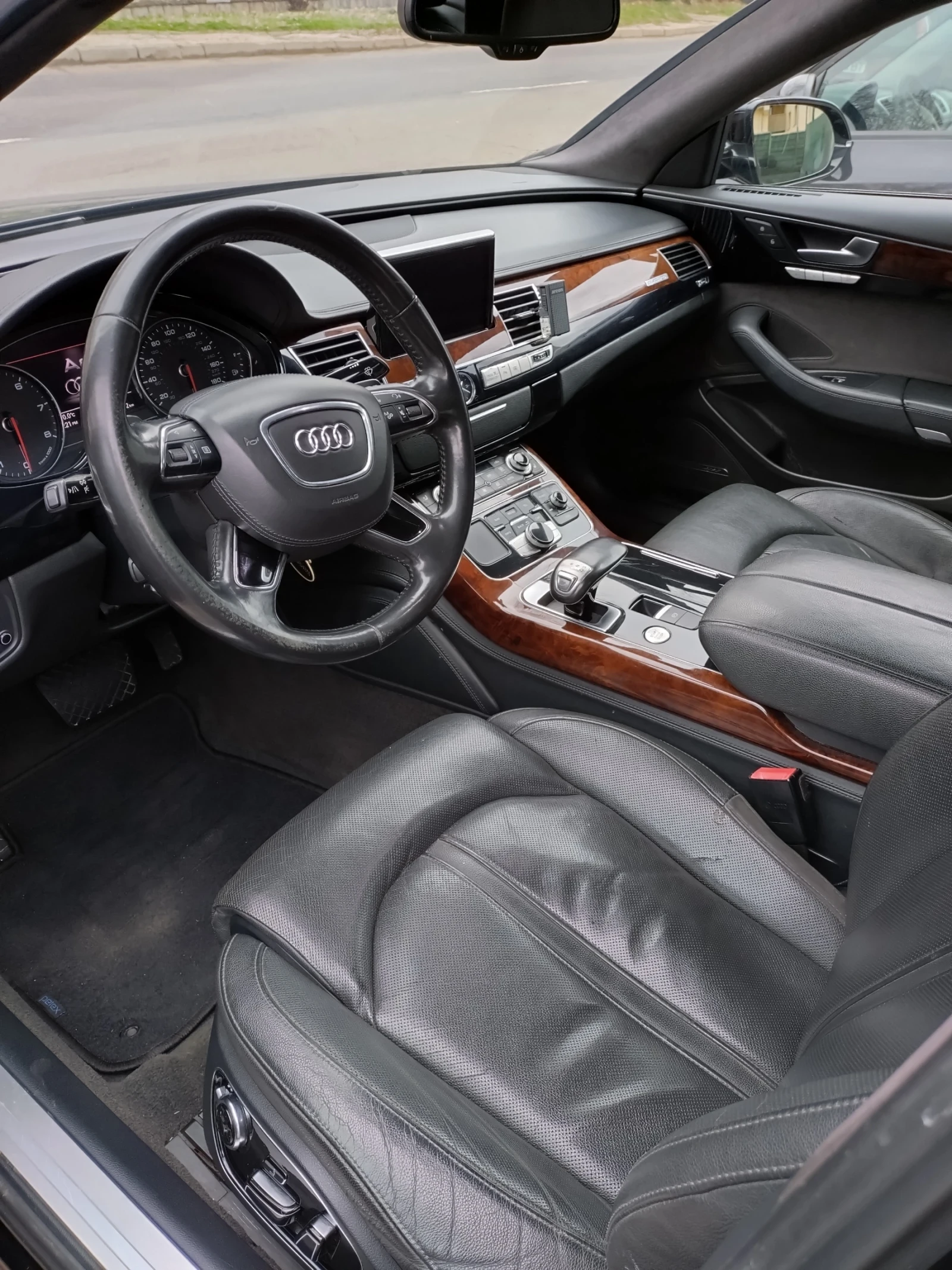 Audi A8 4.2 FSI - изображение 2
