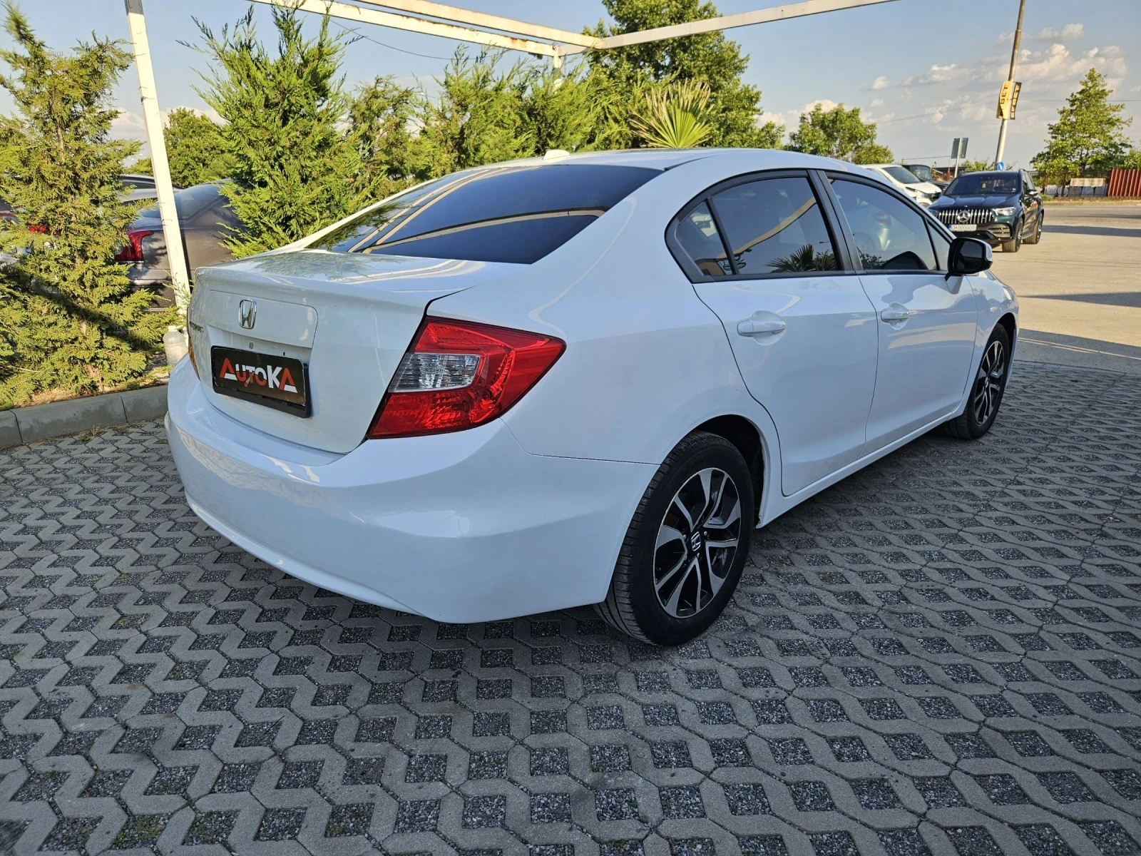 Honda Civic 1.8i-141кс= АВТОМАТ= НАВИ= ПОДГРЕВ - изображение 3