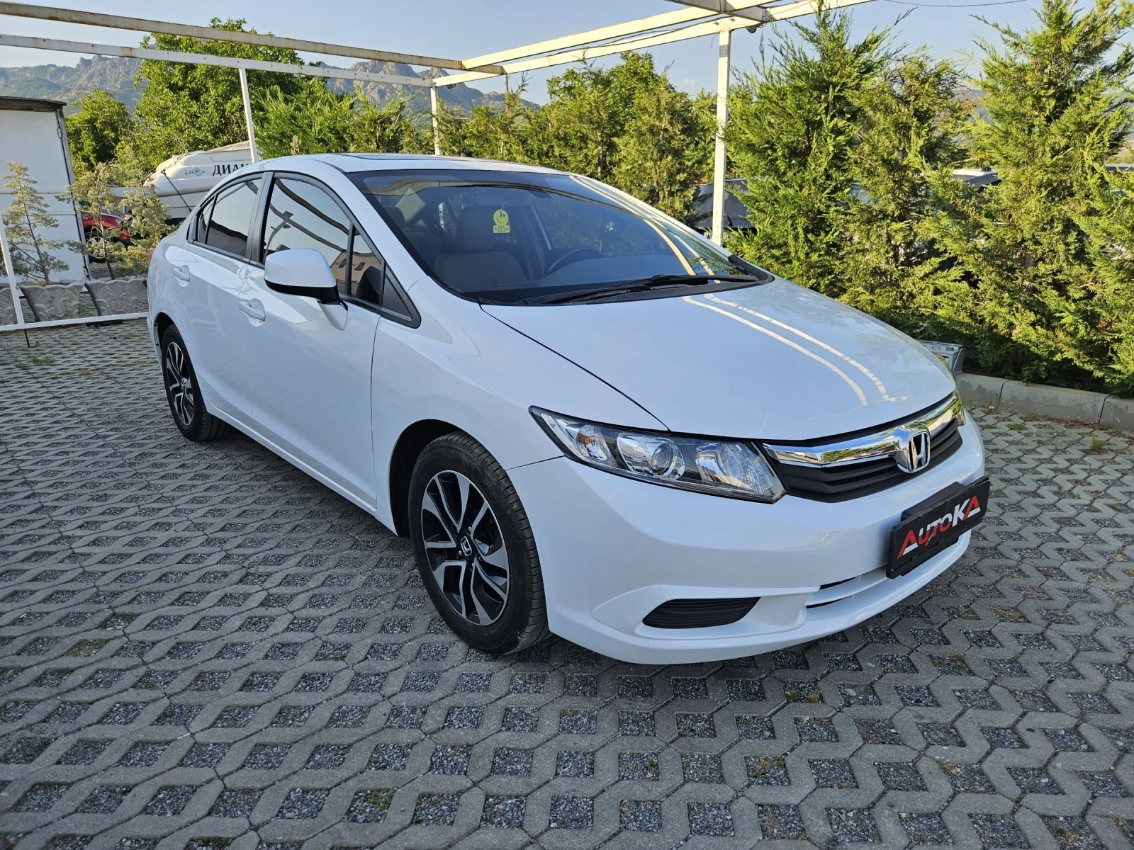 Honda Civic 1.8i-141кс= АВТОМАТ= НАВИ= ПОДГРЕВ - изображение 2