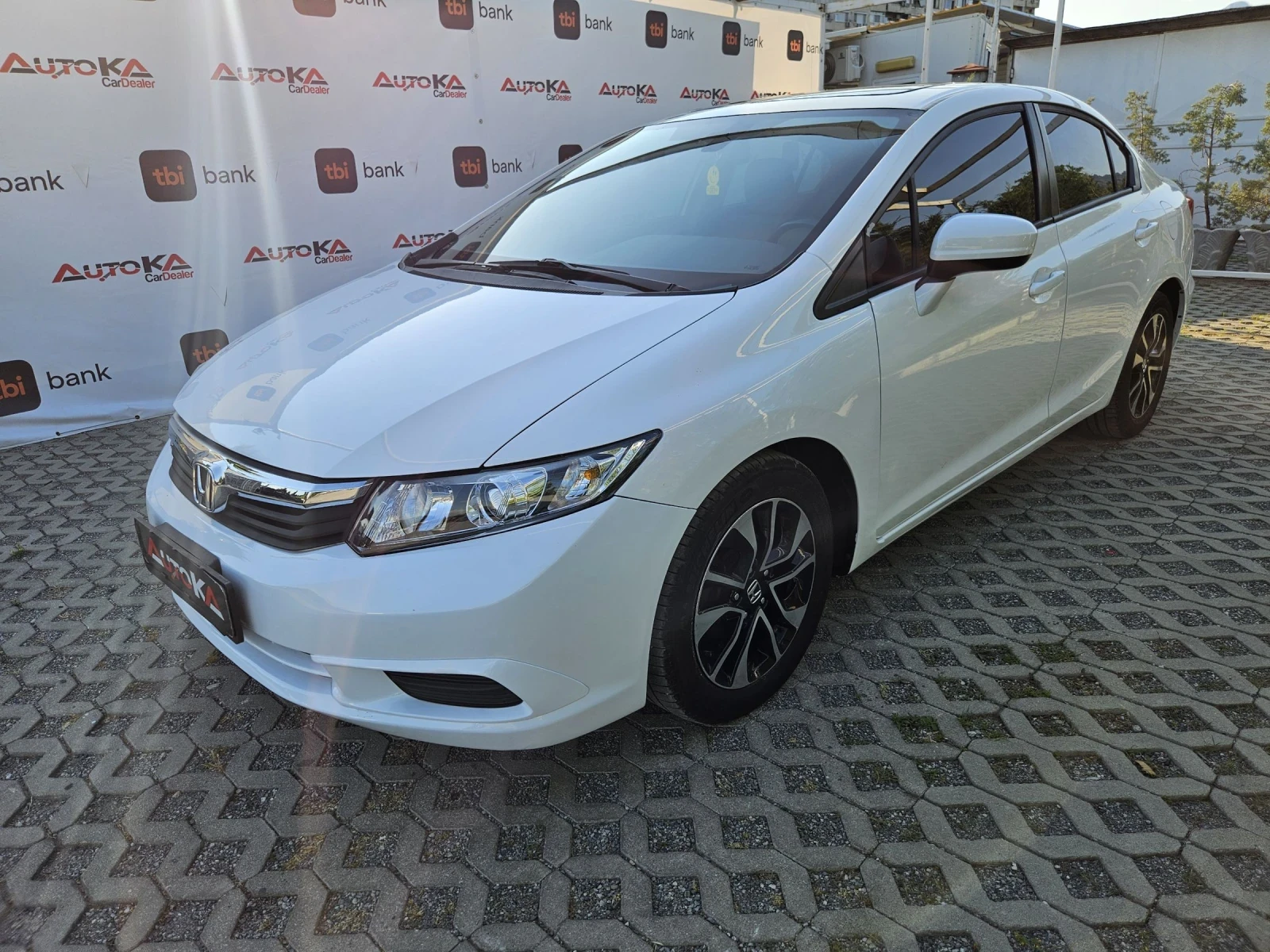 Honda Civic 1.8i-141кс= АВТОМАТ= НАВИ= ПОДГРЕВ - изображение 6