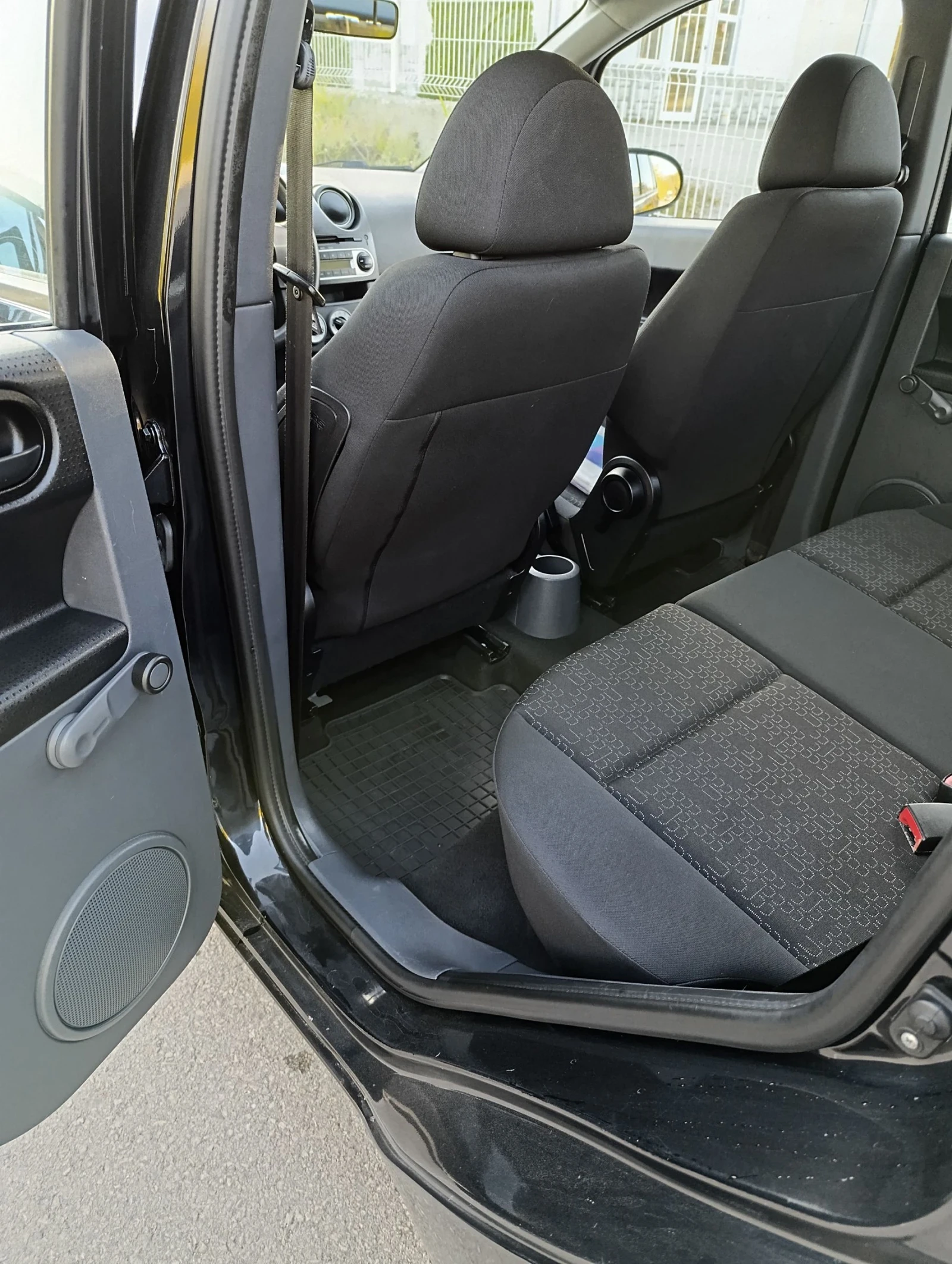 Mitsubishi Colt  - изображение 7