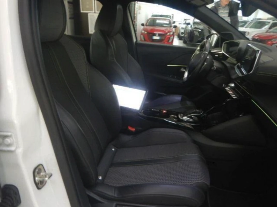 Peugeot 208 e-208 GT Line, снимка 7 - Автомобили и джипове - 53800160