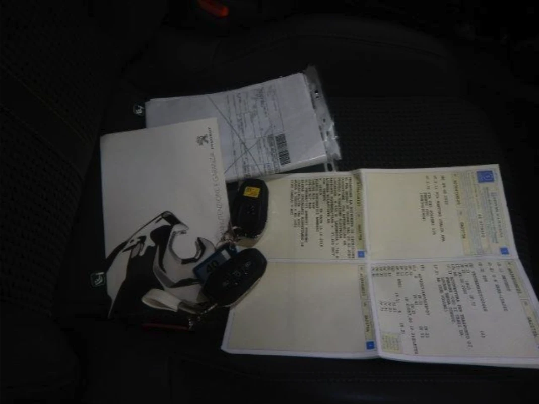 Peugeot 208 e-208 GT Line, снимка 13 - Автомобили и джипове - 53800160