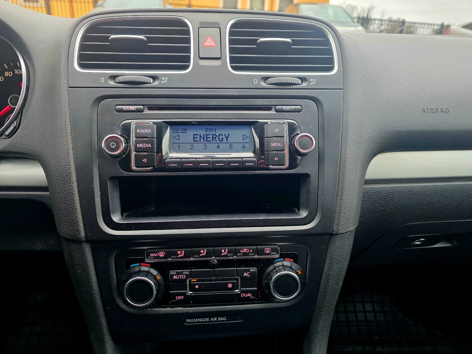 VW Golf 2.0TDI * Парктроник  * Ръчка, снимка 12 - Автомобили и джипове - 53903609