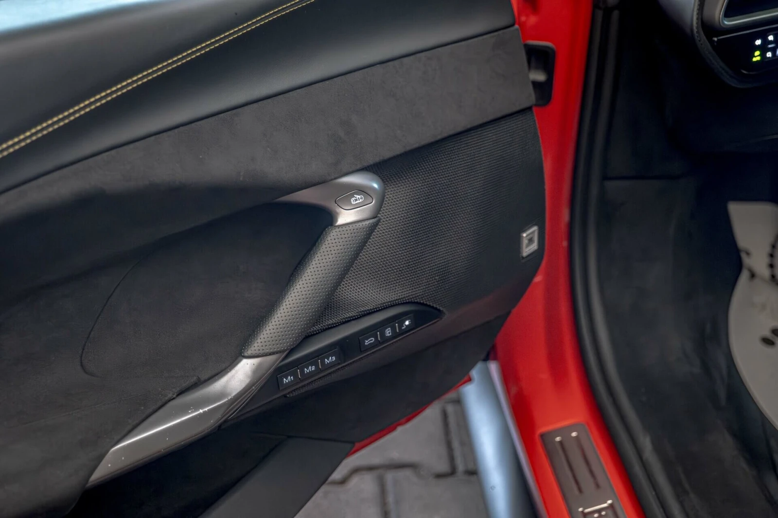 Ferrari 296GTB Fiorano/JBL/Lift/Камера/Керамика/, снимка 9 - Автомобили и джипове - 54071830