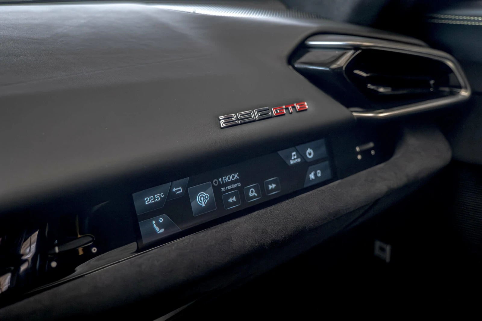 Ferrari 296GTB Fiorano/JBL/Lift/Камера/Керамика/, снимка 10 - Автомобили и джипове - 54071830