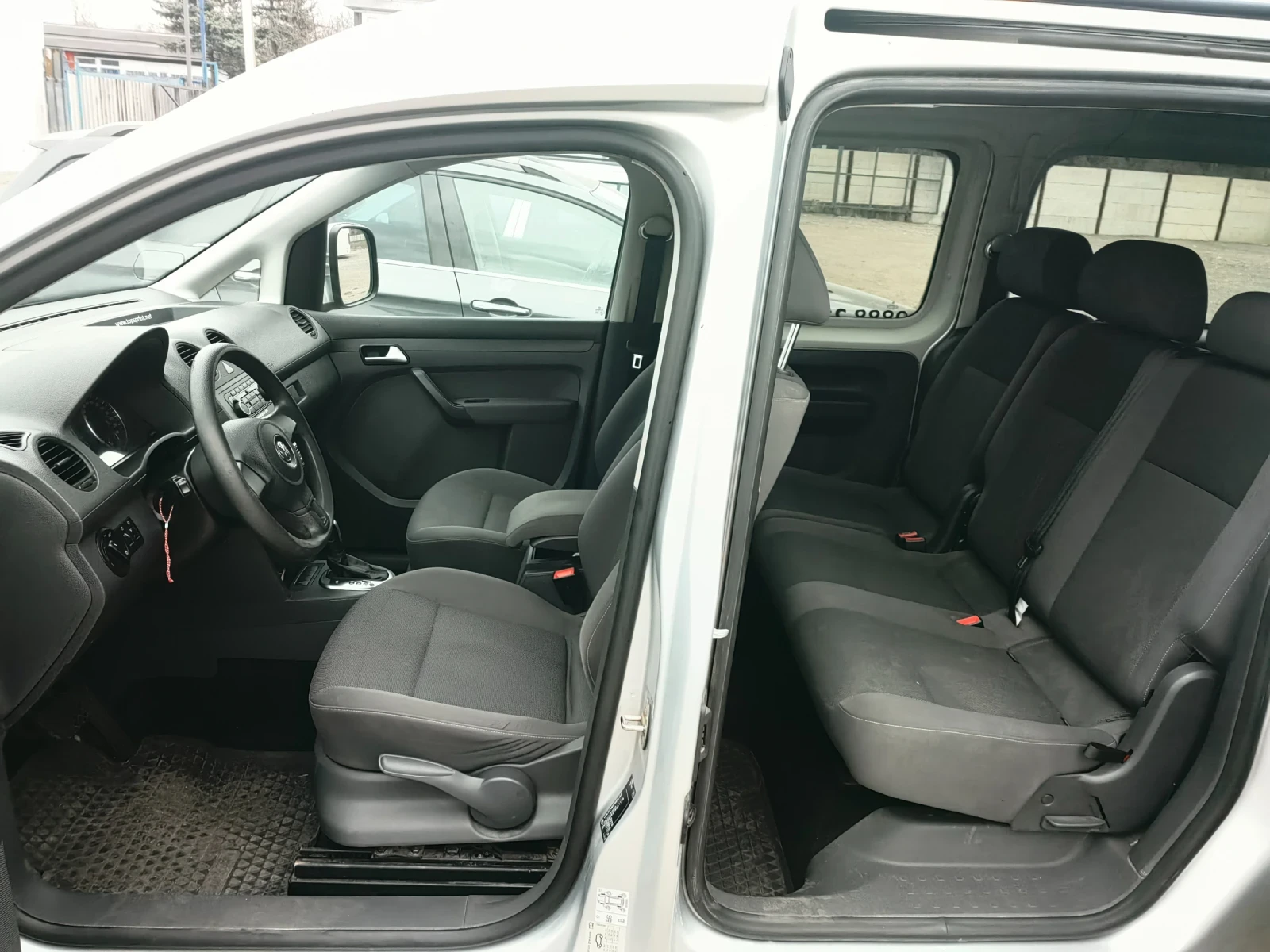 VW Caddy Дълга база 6+ 1 първи собственик, снимка 9 - Автомобили и джипове - 54171582