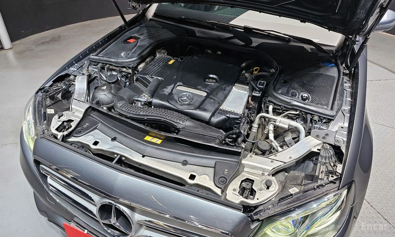 Mercedes-Benz E 300 4MATIC* ДИГИТАЛНО* ТАБЛО* ОБДУХВАНЕ* LANE* ASSIST*, снимка 17 - Автомобили и джипове - 54509156
