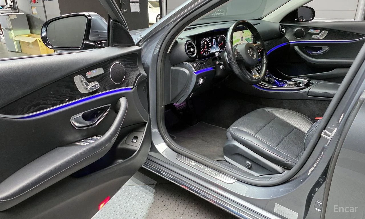 Mercedes-Benz E 300 4MATIC* ДИГИТАЛНО* ТАБЛО* ОБДУХВАНЕ* LANE* ASSIST*, снимка 5 - Автомобили и джипове - 54509156