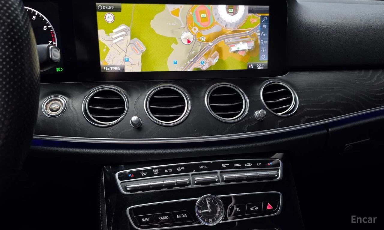 Mercedes-Benz E 300 4MATIC* ДИГИТАЛНО* ТАБЛО* ОБДУХВАНЕ* LANE* ASSIST*, снимка 9 - Автомобили и джипове - 54509156
