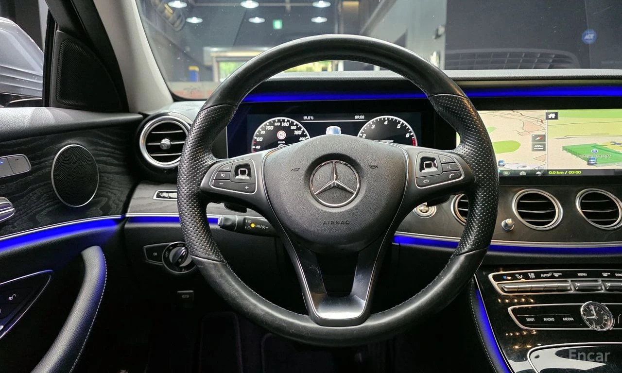 Mercedes-Benz E 300 4MATIC* ДИГИТАЛНО* ТАБЛО* ОБДУХВАНЕ* LANE* ASSIST*, снимка 7 - Автомобили и джипове - 54509156