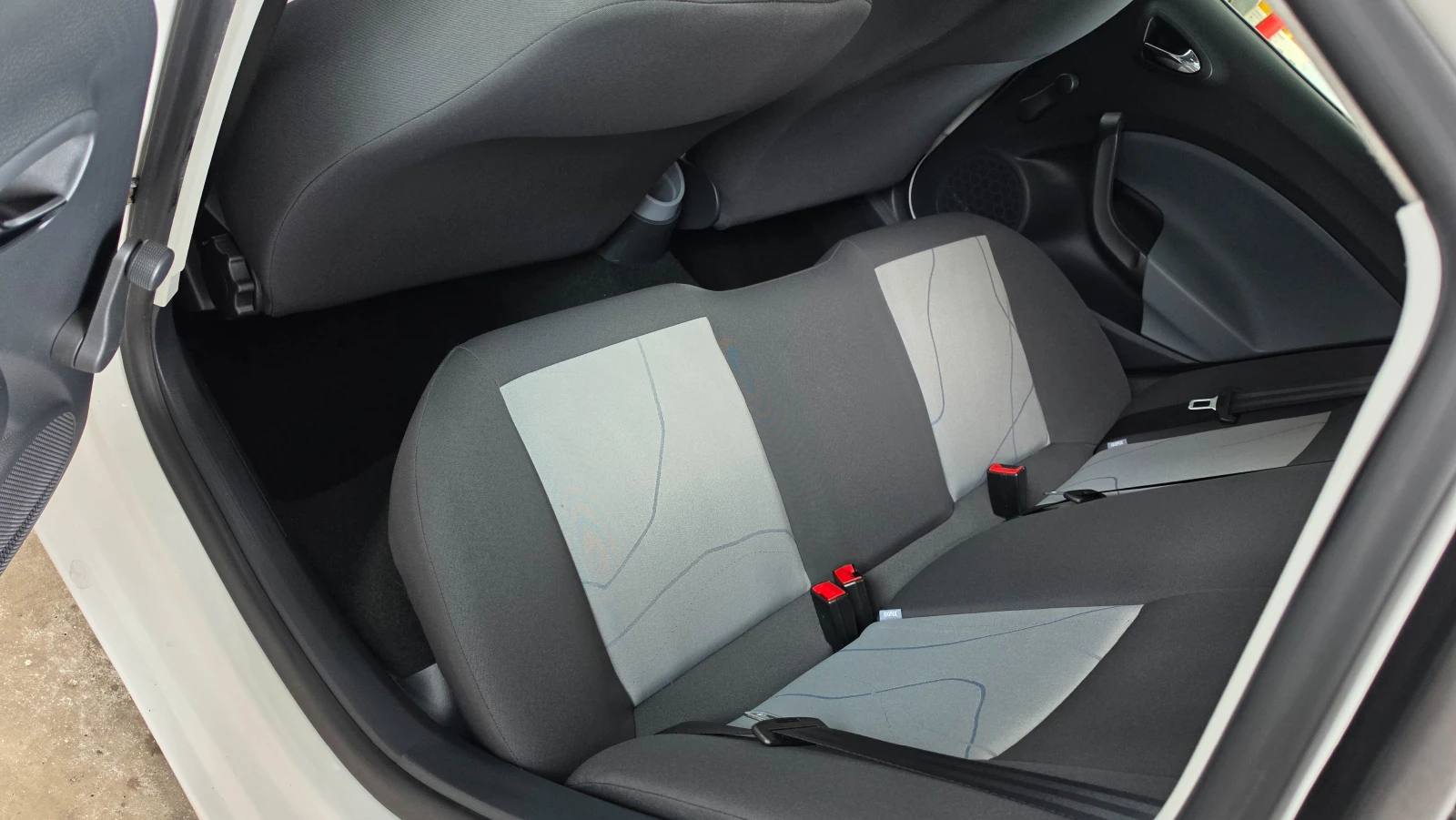 Seat Ibiza 1.4i* 86кс* 2012г* , снимка 13 - Автомобили и джипове - 54607774
